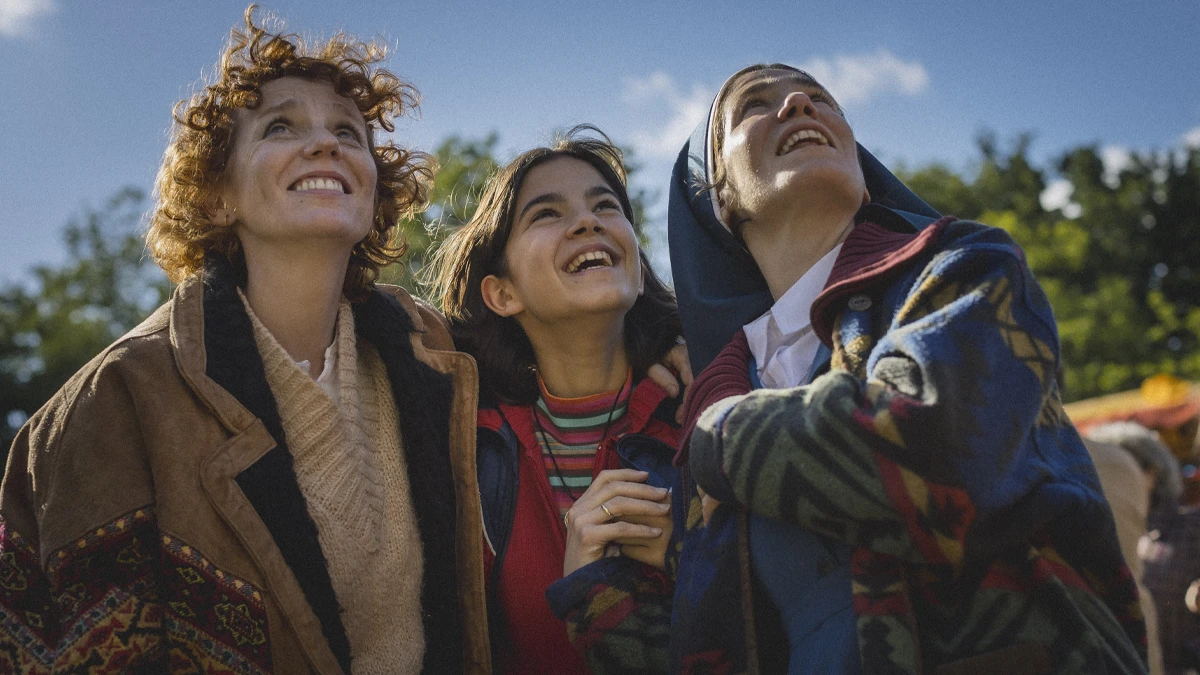 María Vázquez y Bruna Cusí protagonizan 'Un Dios que no baila', drama familiar con Dover y la Iglesia por medio 1 María Vázquez, Ana Santos y Bruna Cusí en 'Un Dios que no baila'. ©Mario Llorca
