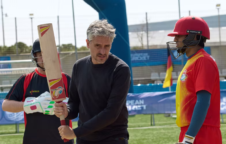 'La Roja', la nueva película del director de 'El 47', acaba su rodaje 1 'La Roja', la nueva película del director de 'El 47', acaba su rodaje 1