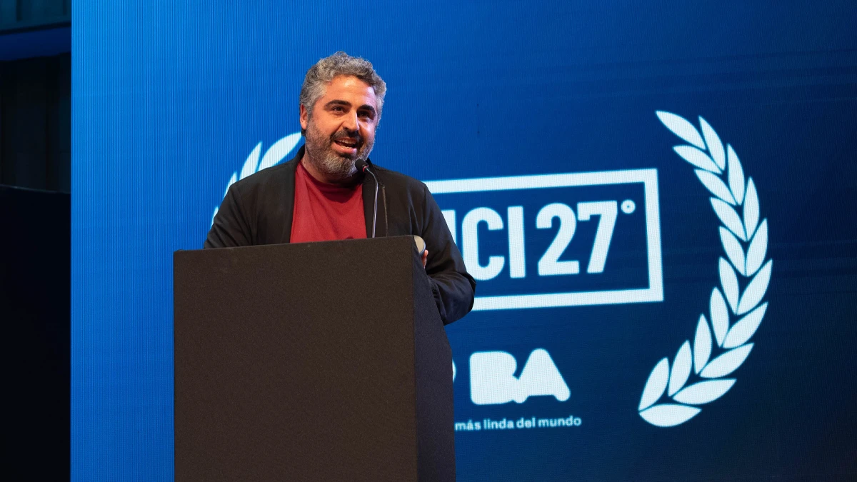 'La Lucha', de José Alayón, gana tres premios en el BAFICI argentino 1 José Alayón recoge el Premio Especial del Jurado para 'La Lucha' en el BAFICI 2026. ©El Viaje Films