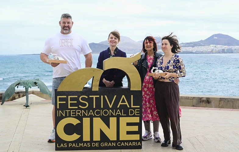 'Las líneas discontinuas' gana el premio Panorama España en un Festival de Las Palmas que también reconoce a 'Sucia' y 'La lucha' 1 'Las líneas discontinuas' gana el premio Panorama España en un Festival de Las Palmas que también reconoce a 'Sucia' y 'La lucha' 1