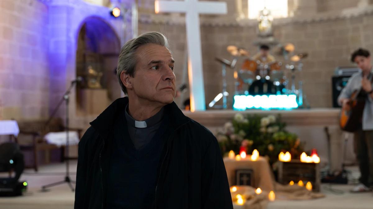 Tráiler de 'La luz', nueva película de Fernando Franco: Alberto San Juan como un sacerdote que quiere dejar los hábitos 1 Alberto San Juan en 'La Luz'. ©Ulises Proust