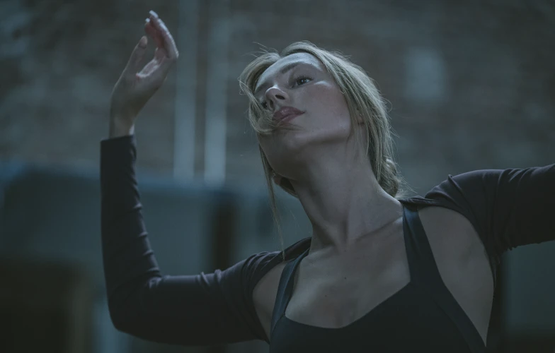 Tráiler de 'Enfrentados: Márfil', adaptación de las novelas de Mercedes Ron con Ester Expósito y Hugo Diego García 5
