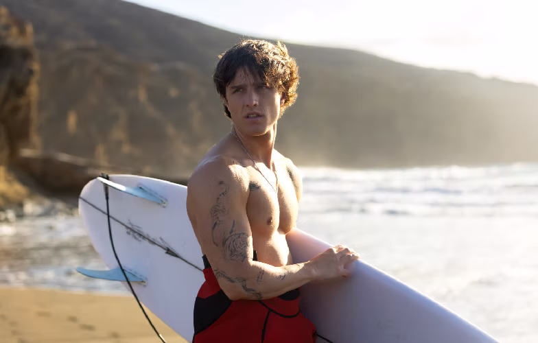 Primeras imágenes de 'Entre olas', el nuevo 'coming of age' romántico de la directora de 'Un cuento perfecto' y 'Mala influencia' 2 Primeras imágenes de 'Entre olas', el nuevo 'coming of age' romántico de la directora de 'Un cuento perfecto' y 'Mala influencia' 2