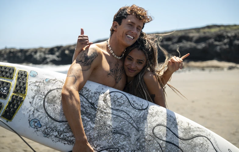 Primeras imágenes de 'Entre olas', el nuevo 'coming of age' romántico de la directora de 'Un cuento perfecto' y 'Mala influencia' 1 Primeras imágenes de 'Entre olas', el nuevo 'coming of age' romántico de la directora de 'Un cuento perfecto' y 'Mala influencia' 1