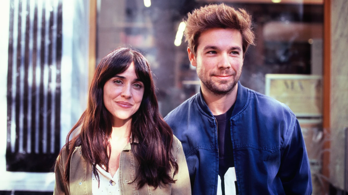 Macarena García y Carlos Cuevas protagonizan 'El acercamiento de la mujer cactus y el hombre globo' 1 Macarena García y Carlos Cuevas en 'El acercamiento de la mujer cactus y el hombre globo'. ©Netflix