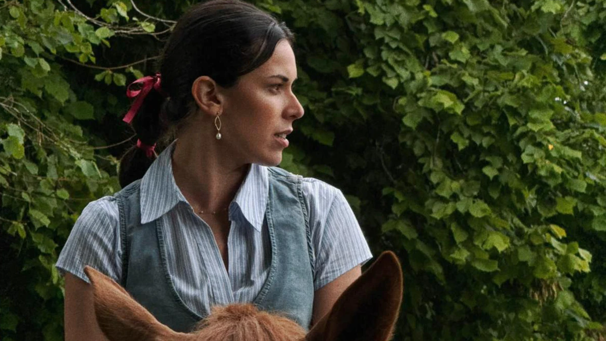 Se rueda 'A siete cuadras de ti', nueva serie vertical de 40 episodios de 90 segundos 2 A siete cuadras de ti