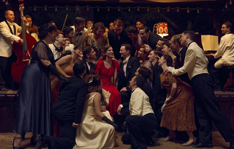 Nuevas imágenes del musical 'El mundo era nuestro': "Una fábula de amor en tiempos de guerra" 1 'El mundo era nuestro', de Álex Tejedor y Miquel Verd. ©Quim Vives