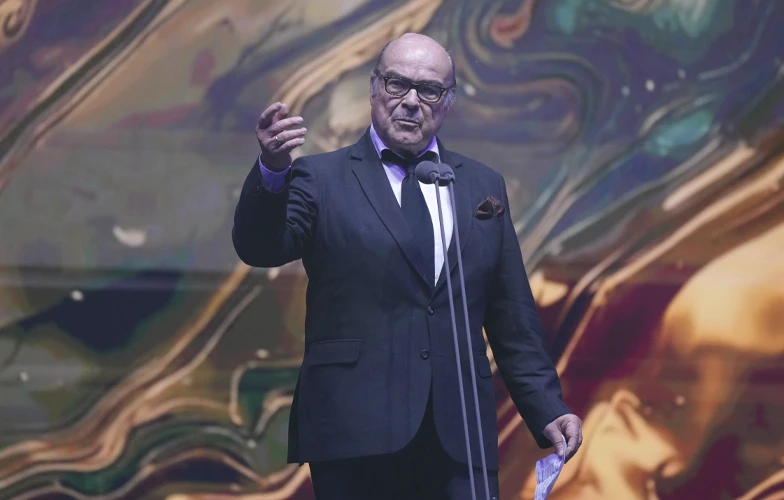 'Anatomía de un instante' arrasa en la primera edición de los Premios Anillos de Oro 2 Antonio Resines en su discurso como Premio de Honor. ©Premios Anillos de Oro