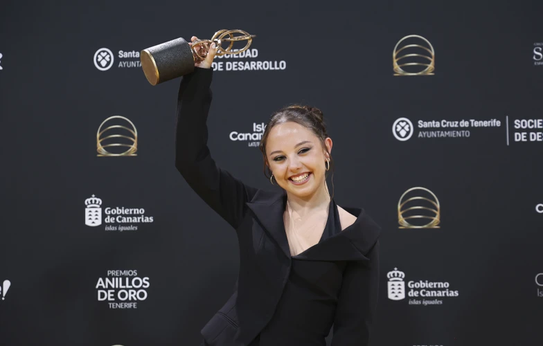 'Anatomía de un instante' arrasa en la primera edición de los Premios Anillos de Oro 3 Carla Quílez, Premio Intérprete Revelación. ©Premios Anillos de Oro