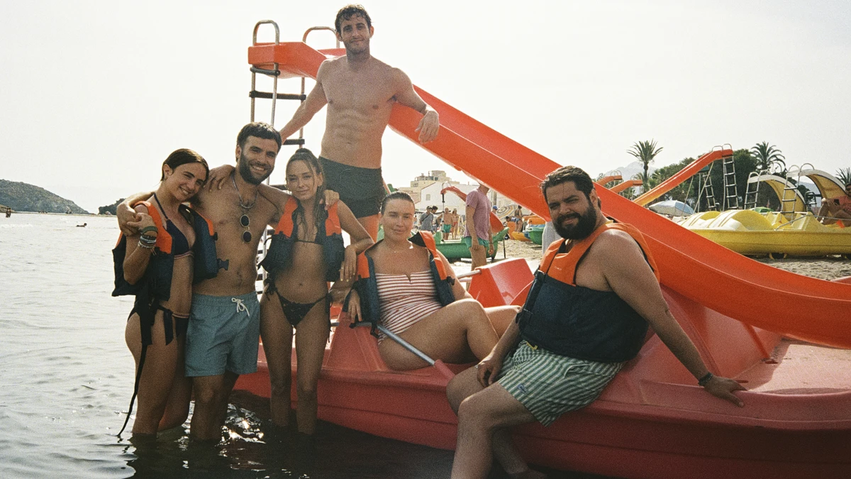 Tráiler de 'Toda la verdad de mis mentiras', nueva adaptación de la autora de 'Valeria' y 'Un cuento perfecto' 1 El elenco completo de 'Toda la verdad de mis mentiras'. ©Carla Oset