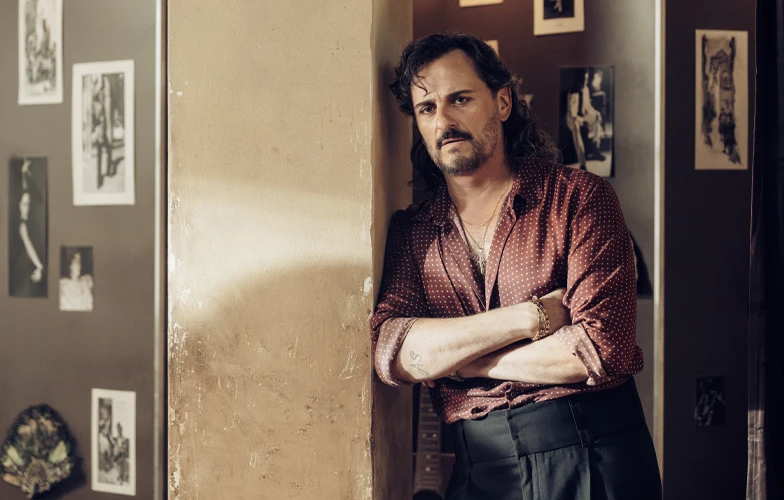 Belén Rueda y Asier Exteandía protagonizan 'Amor de Dios', debut en la ficción de la directora Paula Palacios 2 Asier Etxeandía en 'Amor de Dios'. ©Fernando Torres