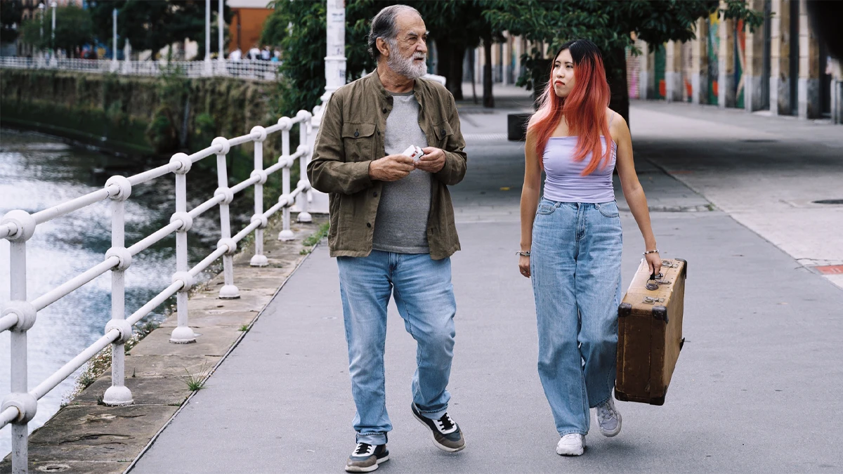 'La maleta de Álex', la celebración de la vida de Álex Angulo a través del recuerdo 3 Ramón Barea y Dodó en 'La maleta de Álex'. ©Larrua Creaciones