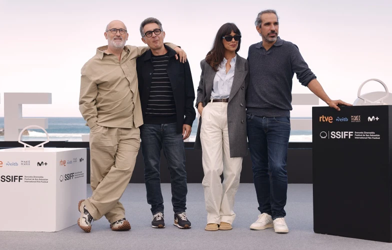 '5 minutos más', una "película coreana" de ciencia ficción sobre "no entender qué está pasando en el mundo" 1 Javier Cámara, Berto Romero, Belén Cuesta y Javier Ruiz Caldera en San Sebastián. ©Jorge Fuembuena