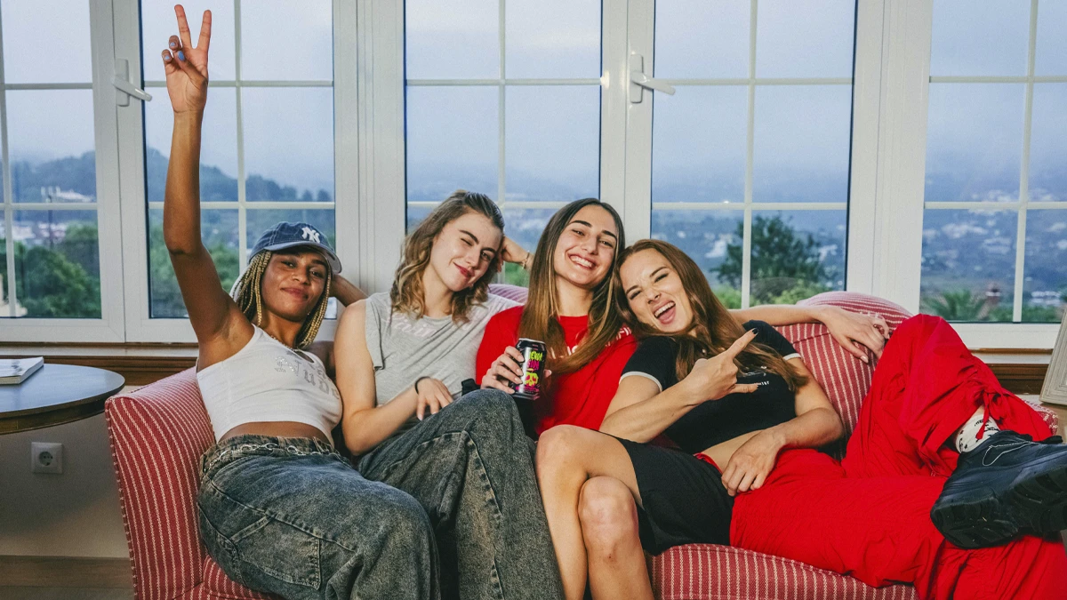Cuatro amigas de fiesta cometen un error fatal en la comedia de terror 'Juntas hasta la muerte' 1 Juntas hasta al muerte